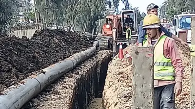 محافظ كفر الشيخ يشرف على صيانة خط الصرف الصحي الرئيسي بقرية دمرو لتحسين الخدمات