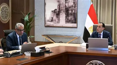 مدبولي يتابع مع وزير الإنتاج الحربي جهود توطين الصناعات وتطويرها باستخدام الذكاء الاصطناعي