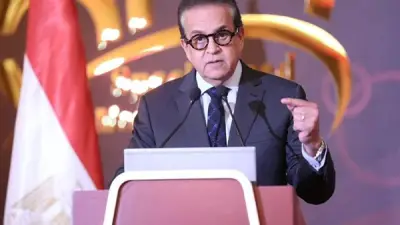 وزير الصحة يحذر: الشباب يتجنب الكليات الطبية لصالح مهن أقل ضغطًا وأكثر ربحًا