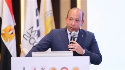 عميد قصر العيني يتسلم درع التكريم في يوم الطبيب المصري تقديرًا لجهوده في تطوير الرعاية الصحية