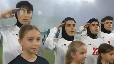لاعبات إيران يؤدين التحية العسكرية في كأس آسيا بعد تهديدات علنية