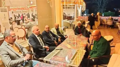 رئيس جامعة قناة السويس يشارك العاملين بالمستشفيات الجامعية في إفطار رمضاني جماعي