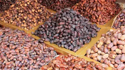 فوائد التمر على الإفطار: دعم الجهاز الهضمي وطاقة سريعة في رمضان