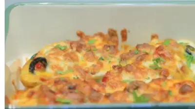 قوارب البطاطس بالسلامي والجبنة: وصفة شهية لتجديد مائدة الطعام