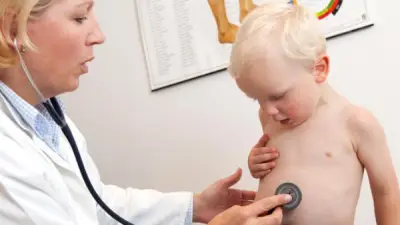 مع التقلبات الجوية: نصائح طبيعية لتعزيز مناعة الأطفال وحمايتهم