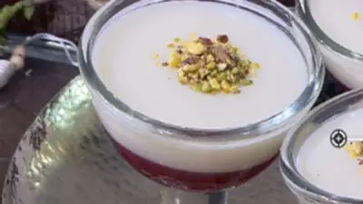 طريقة عمل مهلبية كركديه طبقات.. حلويات رمضانية خفيفة ولذيذة