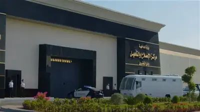 وزير الداخلية يمنح نزلاء مراكز الإصلاح زيارة استثنائية احتفالاً بأعياد المرأة