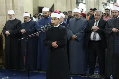 الحسن والحسين أصغر توأم يؤمّان المصلين في صلاة التراويح بالجامع الأزهر