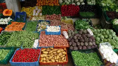 قفزة حادة في أسعار الخضار: الطماطم والليمون يرتفعان بشكل ملحوظ في سوق العبور