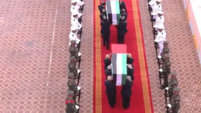 الإمارات تشيّع طيارين في جنازة عسكرية بعد سقوط طائرة عمودية بسبب عطل فني