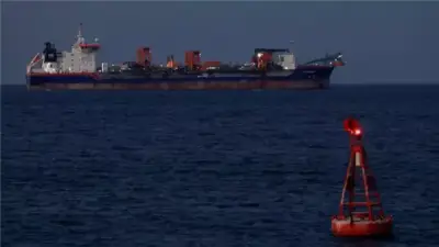 البحرية الأمريكية تعلن تعذر مرافقة السفن في مضيق هرمز رغم تصريحات ترامب