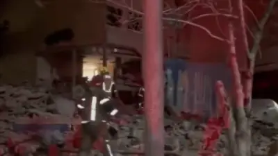 غارات أمريكية إسرائيلية تُدمّر مناطق سكنية في طهران.. والهلال الأحمر يُنقذ الضحايا