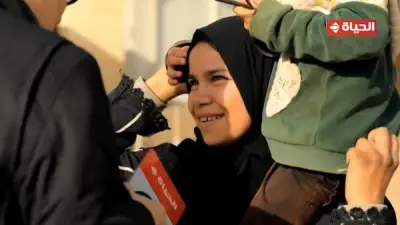 عمرو الليثي يهدي سيدة مكافحة تعاني من مرض القلب جائزة مالية في برنامج 'أجمل ناس'