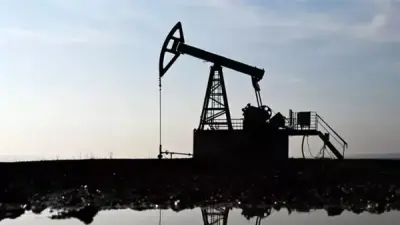 واشنطن توسع تفويض بيع النفط الروسي لمواجهة صدمة الأسعار العالمية