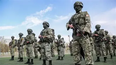 إيران تعلن نجاح هجماتها في إخراج حاملة الطائرات الأمريكية أبراهام لينكولن عن الخدمة