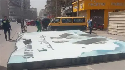 مصرع شاب في الغربية إثر سقوط لوحة إعلانات بسبب الطقس السيء