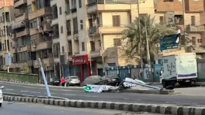 ضبط سائق سيارة نقل تسبب في سقوط لافتة تحذيرية بكوبري الصاغة بالزقازيق