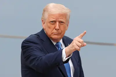 ترامب يهدد الدول المستوردة للنفط عبر مضيق هرمز ويتعهد بحمايته