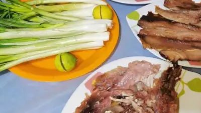 فوائد البصل الأخضر مع الرنجة والفسيخ في عيد الفطر: حماية صحية من الأملاح