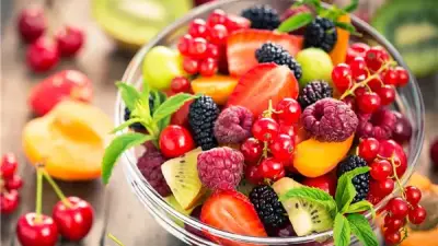 معهد التغذية يحذر: تناول الفاكهة بعد الإفطار في رمضان قد يضر بالصحة