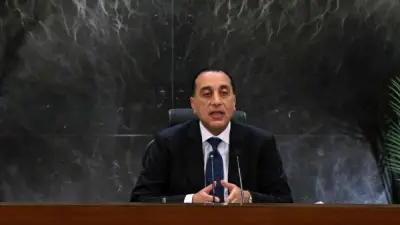 رئيس الوزراء يلتقي رؤساء الغرف الصناعية والتجارية لمناقشة تداعيات الحرب وتوفير السلع