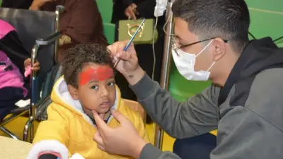 مسرح العرائس يبعث الأمل في قلوب أطفال السرطان بمستشفى شفاء الأورمان بالأقصر