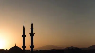 مواقيت الصلاة اليوم: موعد أذان المغرب يتخطى السادسة في القاهرة والإسكندرية