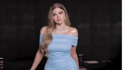 ياسمين الخطيب تخطف الأنظار بإطلالة أنيقة تبرز رشاقتها في فستان مثير