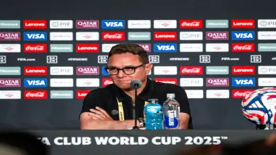 مدرب الوداد ينفي شائعات إقالته ويؤكد استمراره رغم أنباء قدوم الحسين عموتة