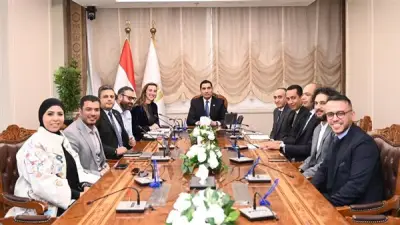 وزير الشباب والرياضة يناقش مع اتحاد الريشة الطائرة خطة تطوير اللعبة واستضافة بطولة العالم للناشئين