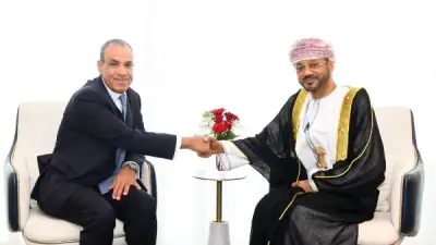 وزير الخارجية المصري يلتقي نظيره العماني في مسقط لمناقشة التصعيد العسكري وإدانة الاعتداءات