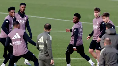 ريال مدريد يضع إدواردو كامافينجا في قائمة البيع بعد تراجع مستواه