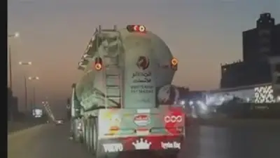 الأمن يكشف تفاصيل فيديو اصطدام سيارة نقل بملاكي وفرار السائق في القاهرة