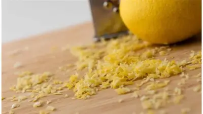 أخصائي تغذية: فوائد قشر الليمون تفوق الثمرة نفسها في تقليل التوتر والتركيز