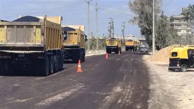 قيادات نقل البحيرة تتابع أعمال رصف طريق الخيري الحيوي في دمنهور