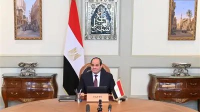 السيسي يتابع مشروعات النقل الأخضر وتطوير الطرق والموانئ في اجتماع مع الحكومة