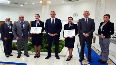 مصر للطيران تكرم طاقم الضيافة لموقفهم الإنساني المتميز خلال رحلة جوية