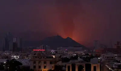 وزارة الدفاع الإماراتية تعلن اعتراض هجمات صاروخية وطائرات مسيرة قادمة من إيران