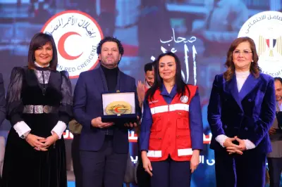 وزيرة التضامن تكرم الهلال الأحمر لأبطال مسلسل 