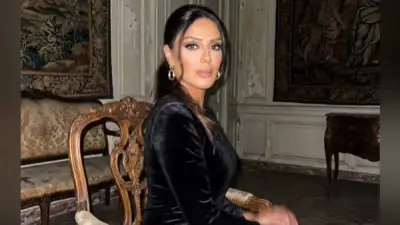 إنجي المقدم تخطف الأنظار بإطلالة ساحرة بفستان قطيفة أسود عبر إنستجرام