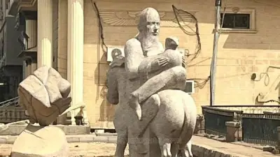 تمثال سمبوزيوم أسوان يثير سخرية رواد التواصل الاجتماعي بسبب شكله الغريب