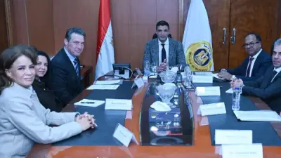 وزير الصناعة يعلن عن صناديق استثمارية جديدة وبرنامج القرى المنتجة لتعزيز الاقتصاد الأخضر