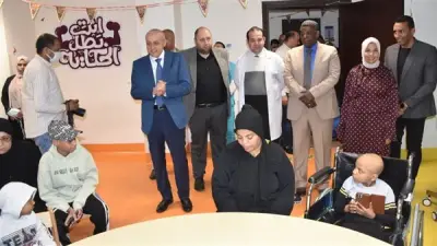 محافظ الأقصر يزور أطفال السرطان لتوزيع الهدايا وإدخال البهجة قبل عيد الفطر