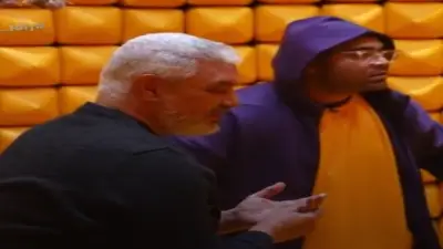 رامز جلال يقدم جمال عبد الحميد في 'رامز ليفل الوحش' كـ'صاحب الرأس الذهبية'