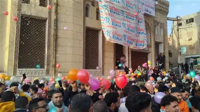 شلال البلالين يزين سماء الغربية ويبعث الفرحة في قلوب المواطنين بعد صلاة العيد