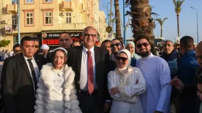 محافظ الإسكندرية يؤدي صلاة عيد الفطر بحضور حاشد في مسجد المرسي أبو العباس