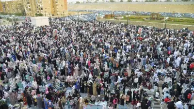 مئات الآلاف يؤدون صلاة عيد الفطر بمسجد العزيز الحكيم في المقطم وسط أجواء إيمانية متميزة