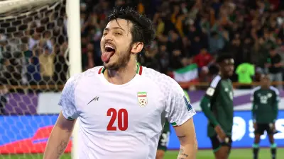 إيران تطرد نجم كرة القدم سردار آزمون بتهمة الخيانة بعد لقاء حاكم دبي