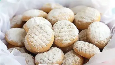 وزارة الصحة تحذر من مخاطر الإفراط في تناول الحلويات والأطعمة الدسمة خلال عيد الفطر