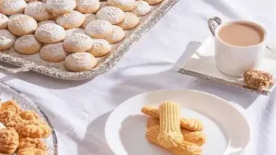 احذر.. مخاطر تناول الأطفال للكحك والبسكويت في العيد على صحتهم العامة